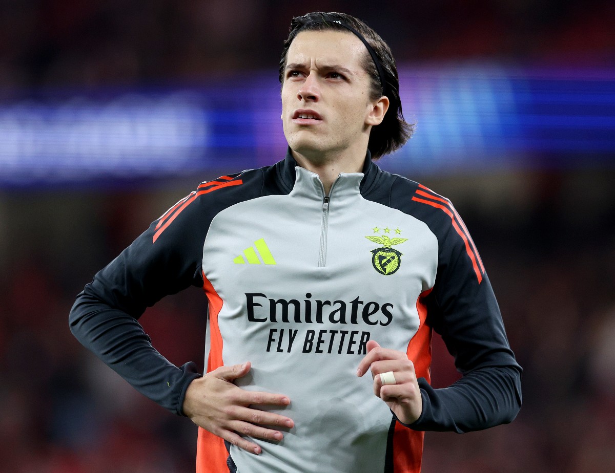 Benfica left-back Alvaro Carreras warming up