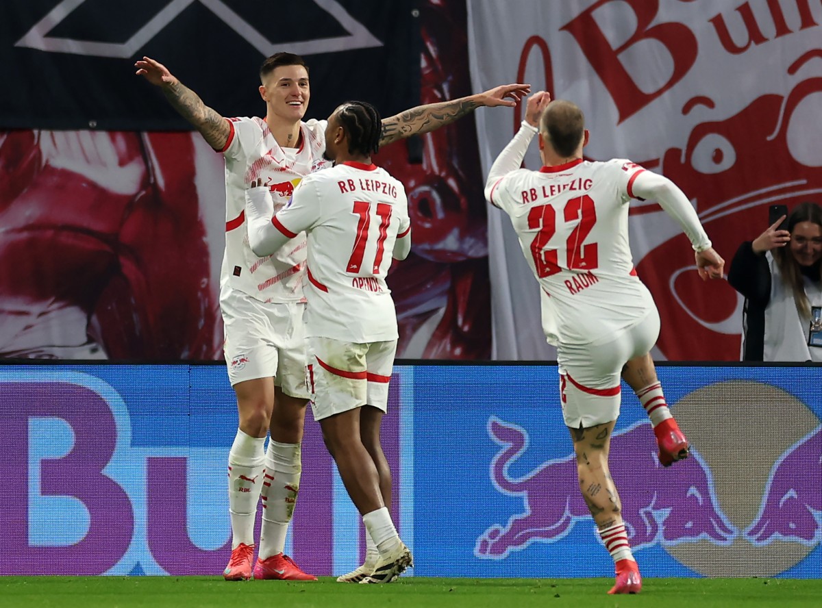 Benjamin Sesko celebrates with his RB Leipzig teammates