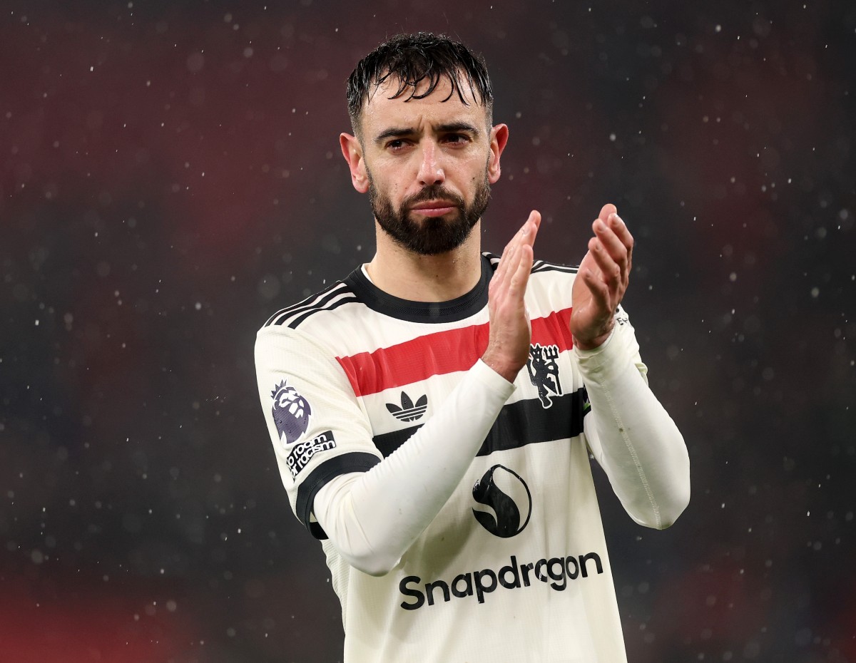 Bruno Fernandes applauds the Man United fans at Anfield