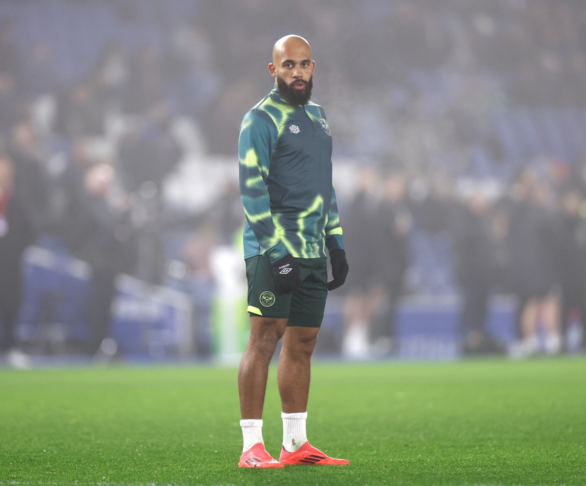 Bryan Mbeumo warming up for Brentford