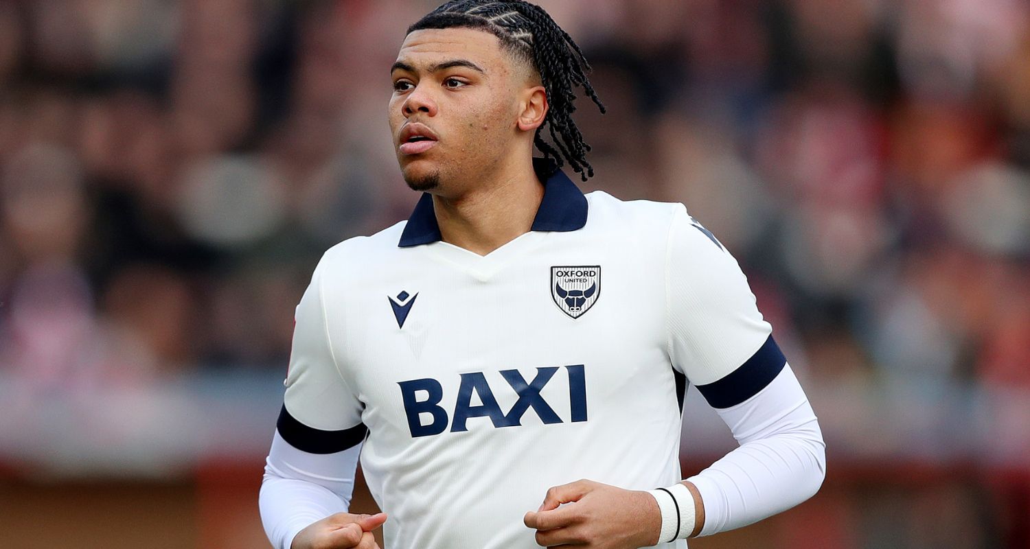 Loan Tottenham player Dane Scarlett in a match with Oxford