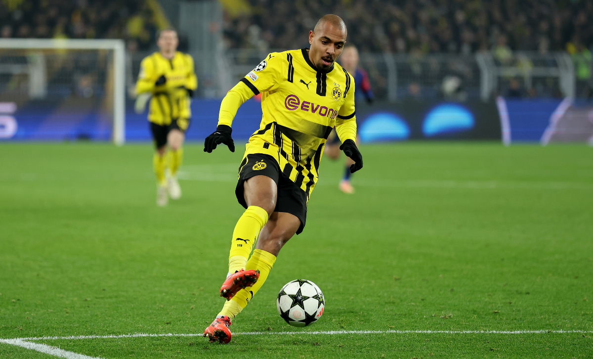 Donyell Malen in action for Borussia Dortmund