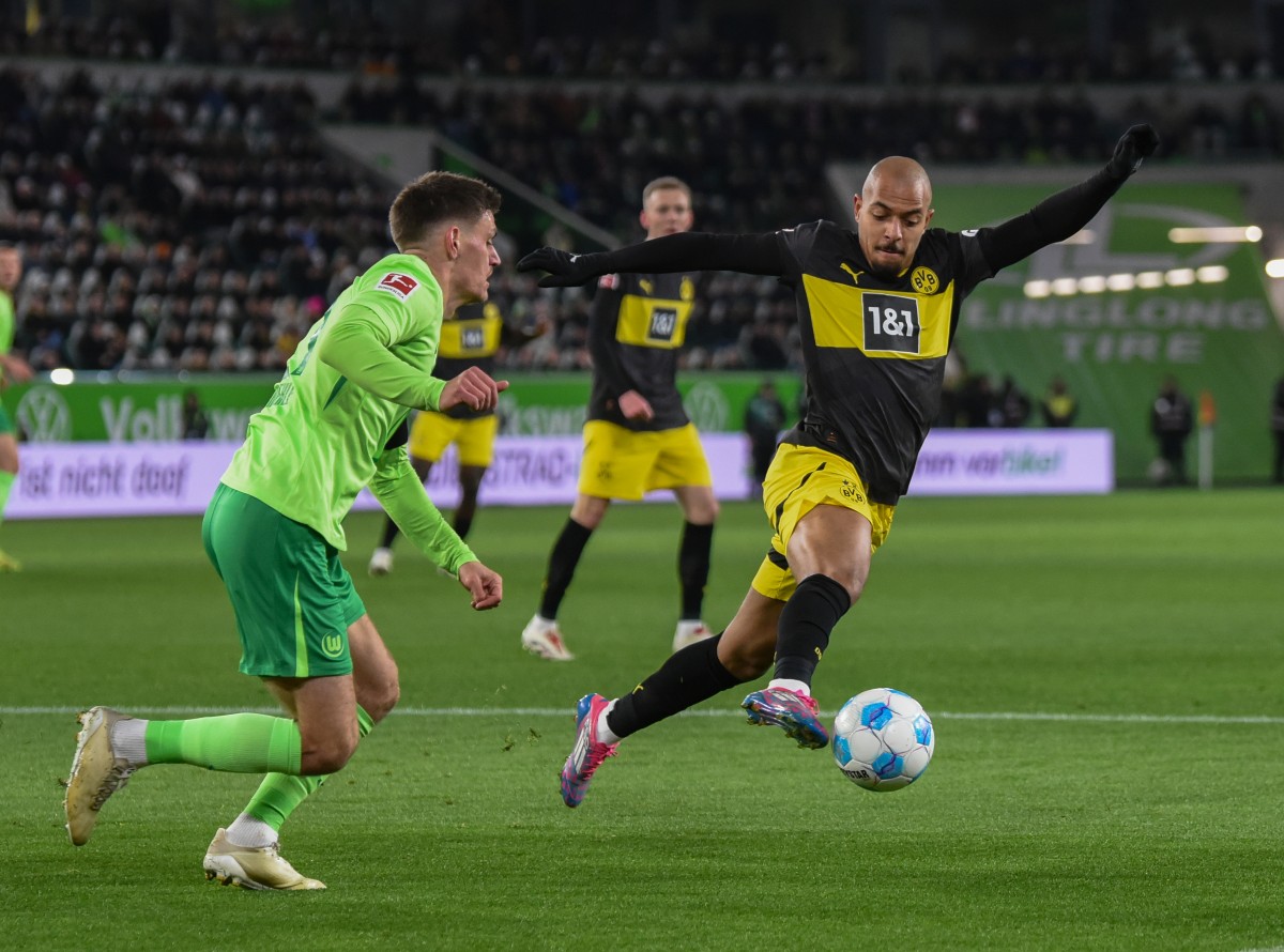 Donyell Malen during Dortmund's match against Wolfsburg