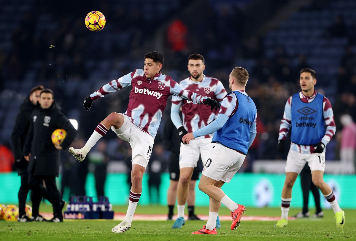 Edson Alvarez warming up for West Ham