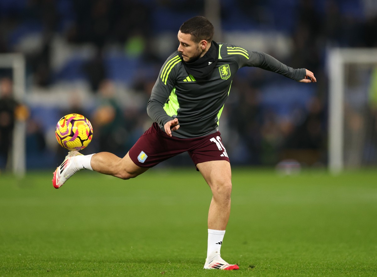 Emiliano Buendia in Aston Villa training