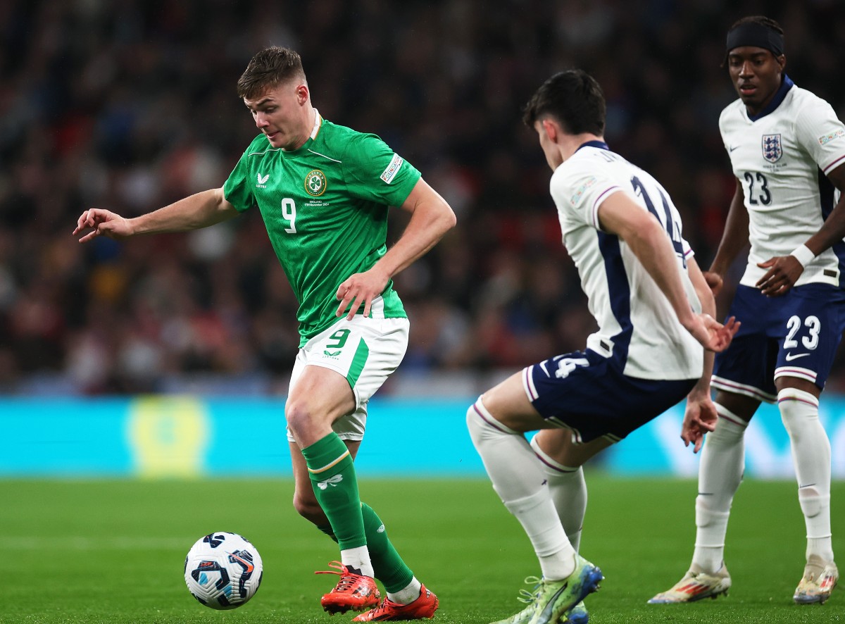 Evan Ferguson in action for the Republic of Ireland against England