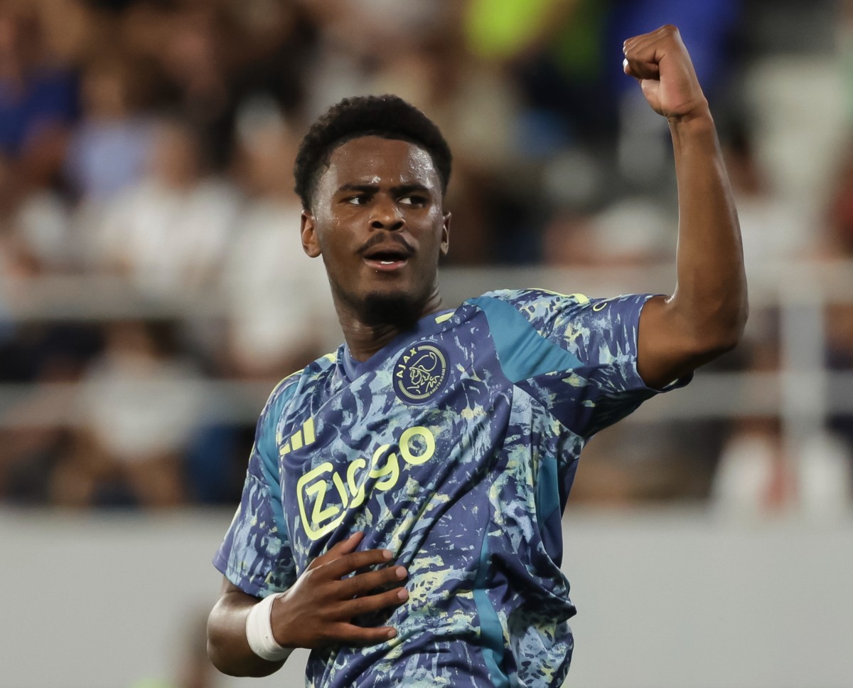 Jorrel Hato celebrates for Ajax