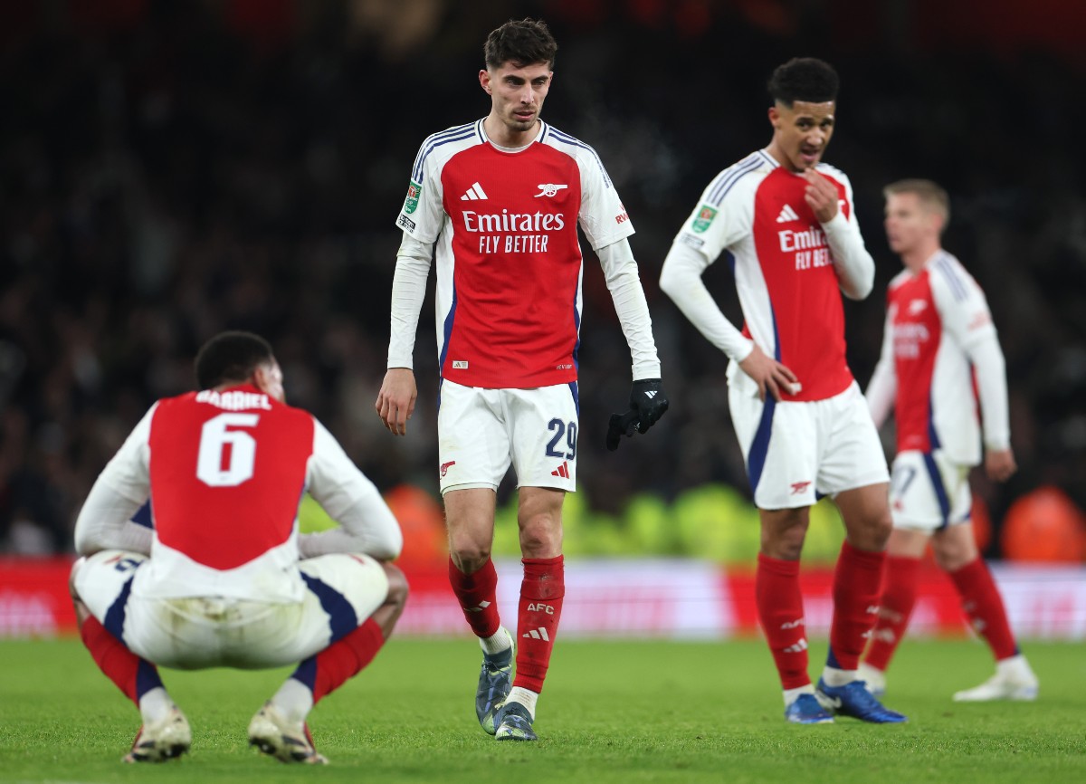 Arsenal players look dejected in the defeat to Newcastle