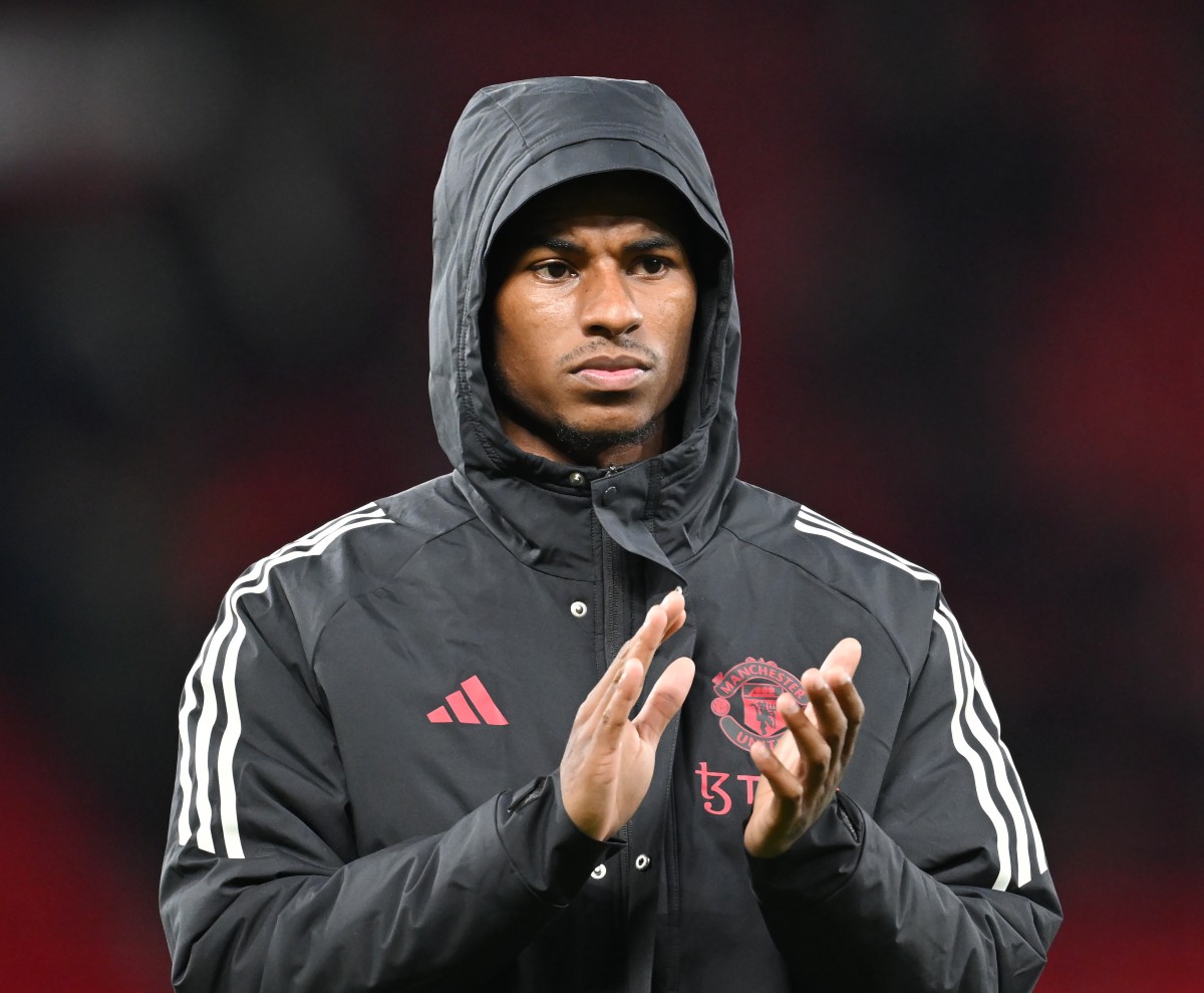 Marcus Rashford applauding the Man United fans