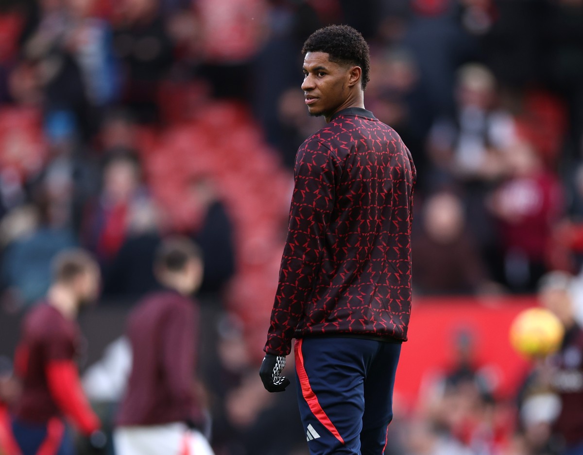 Marcus Rashford warming up ahead of Man United vs Everton