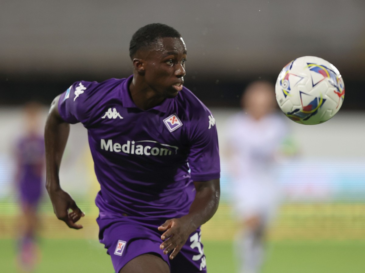 Michael Kayode in action for Fiorentina