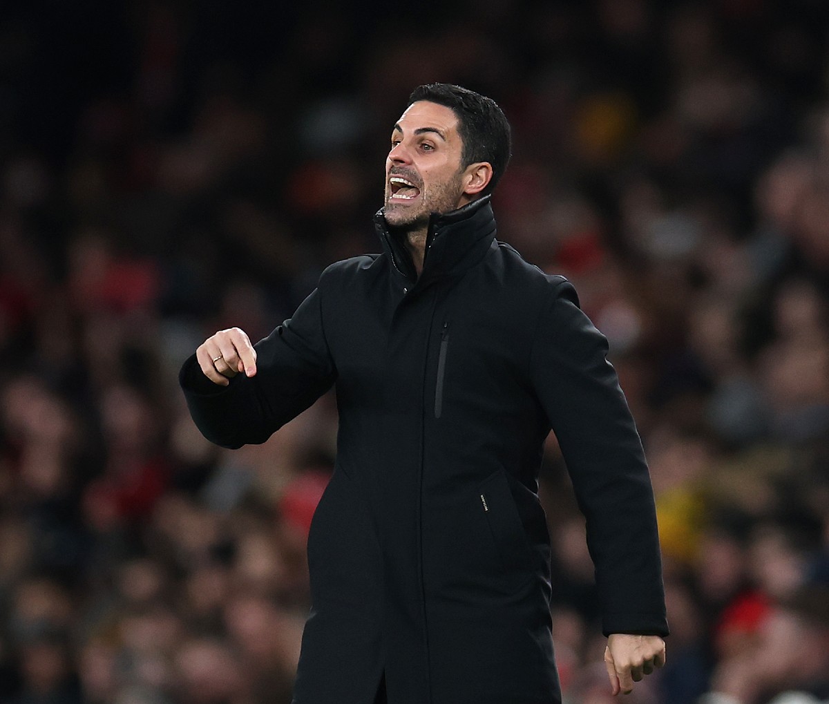 Mikel Arteta shouts instructions during Arsenal's defeat to Newcastle