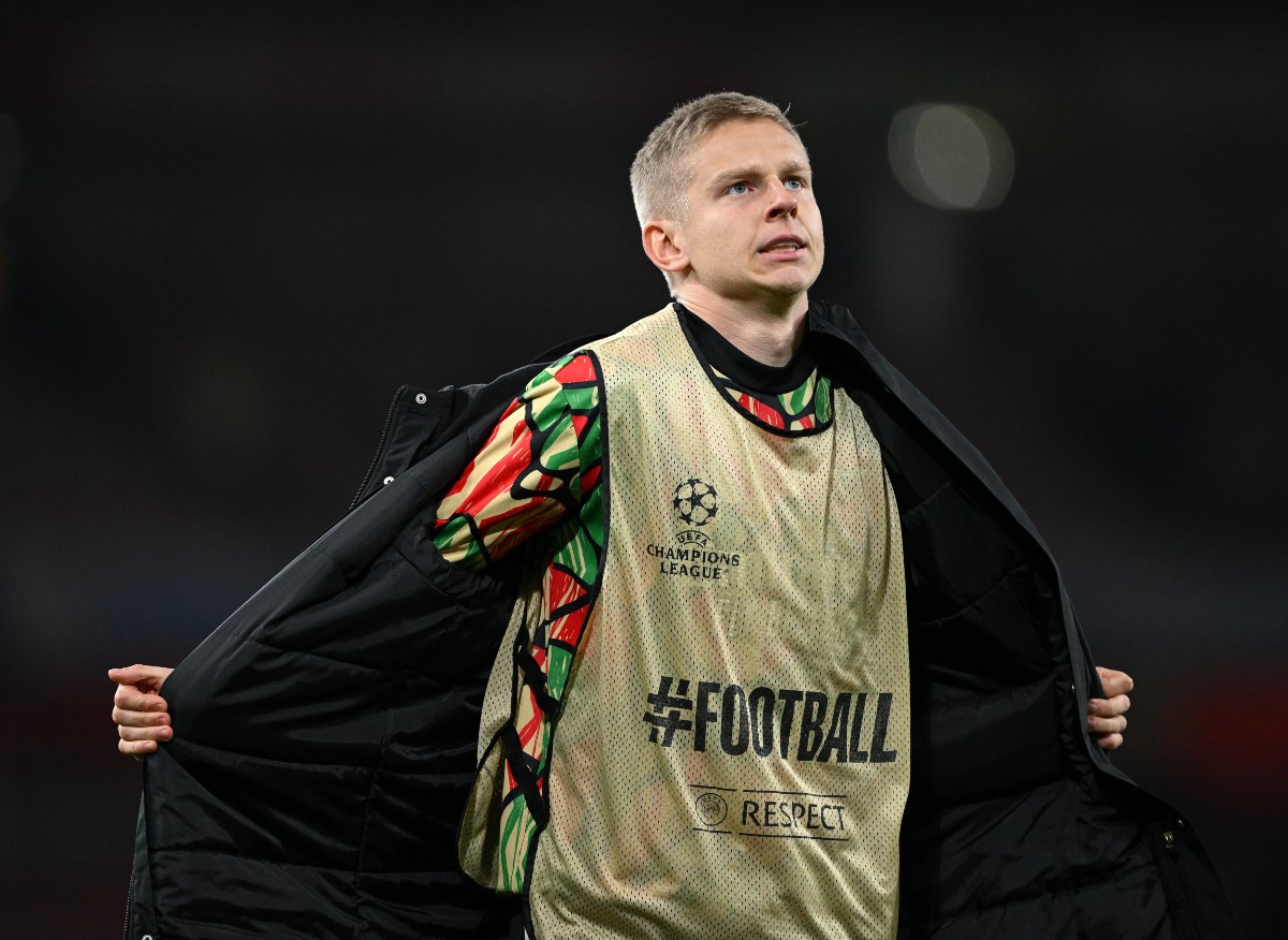 Oleksandr Zinchenko warming up for Arsenal