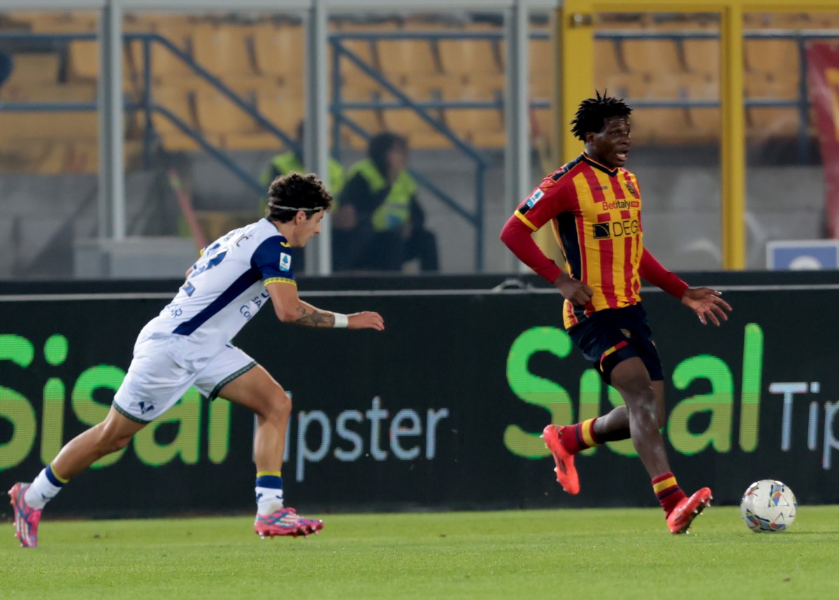 Patrick Dorgu in action for Lecce in Serie A