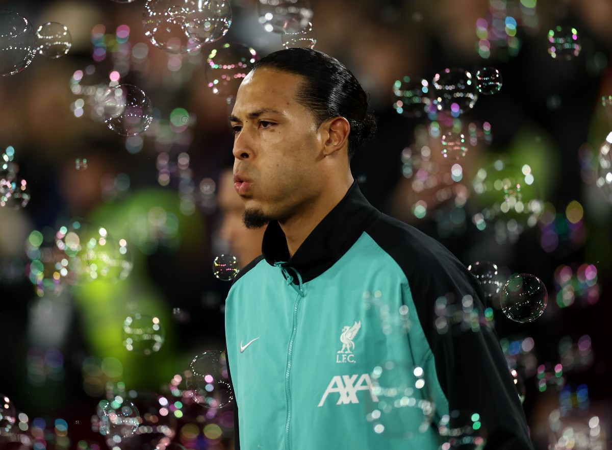 Virgil van Dijk surrounded by bubbles ahead of West Ham vs Liverpool