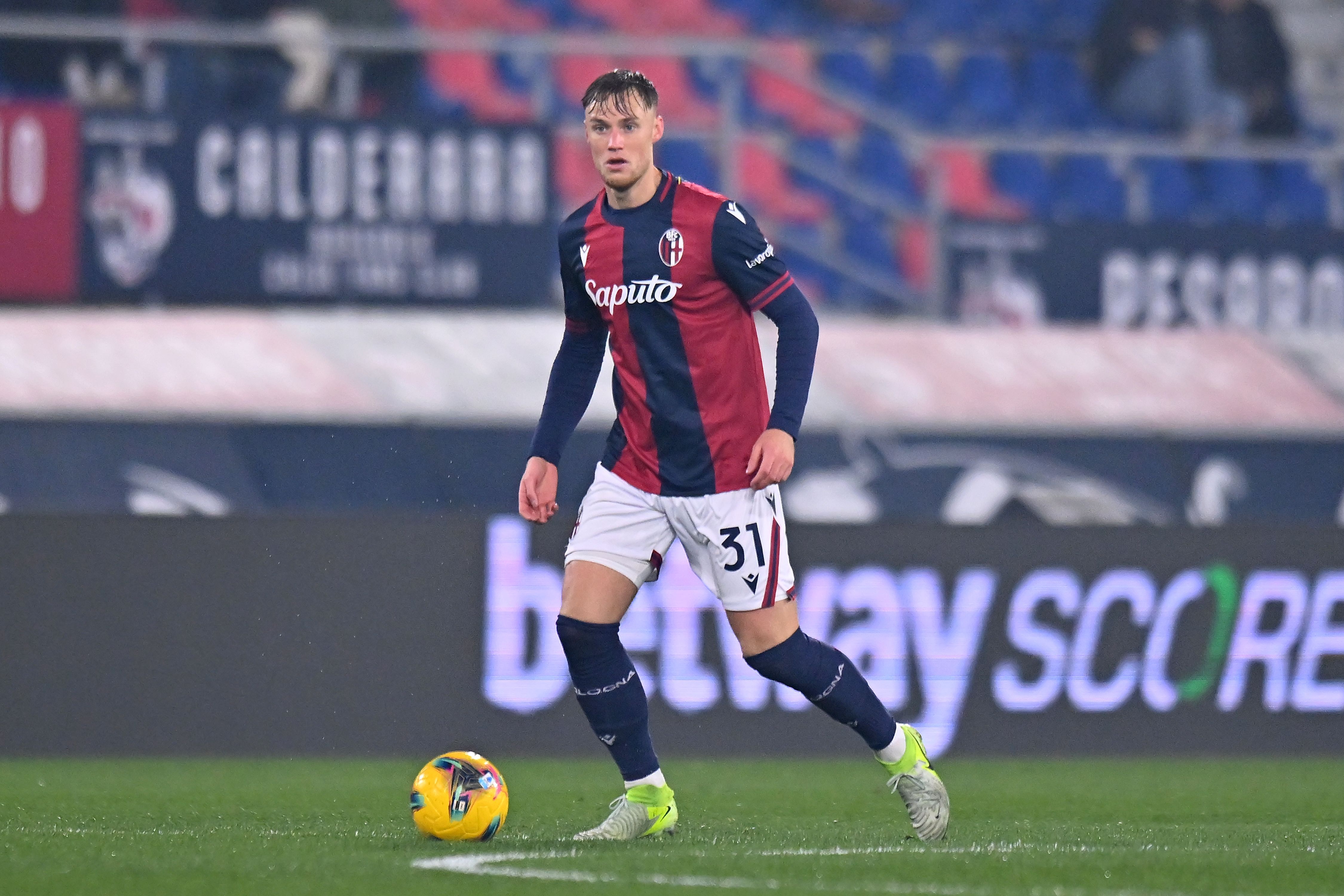 Sam Beukema in action for Bologna