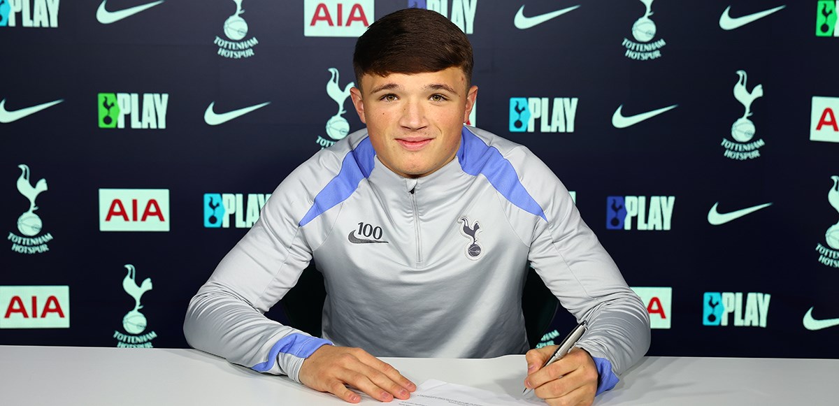 Tottenham midfielder George Feeney signs first pro contract