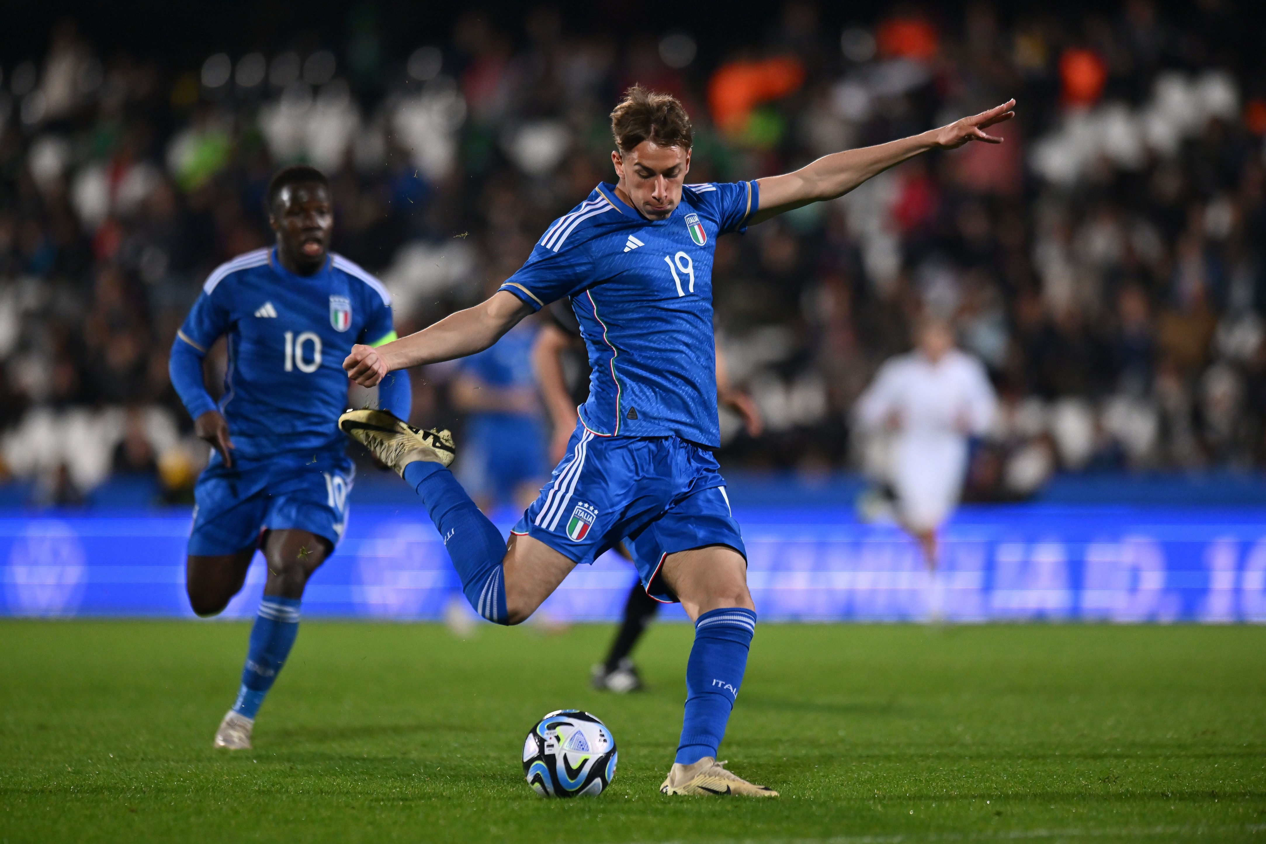 Francesco PIO Esposito from Italy U21 at work