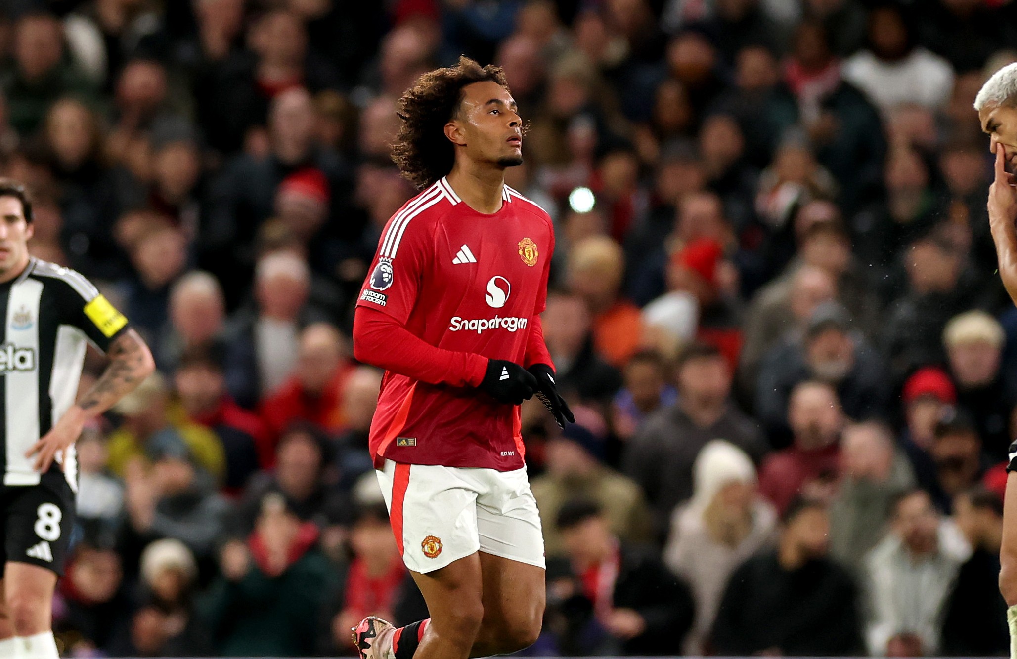 Joshua Zirkzee of Manchester United is substituted