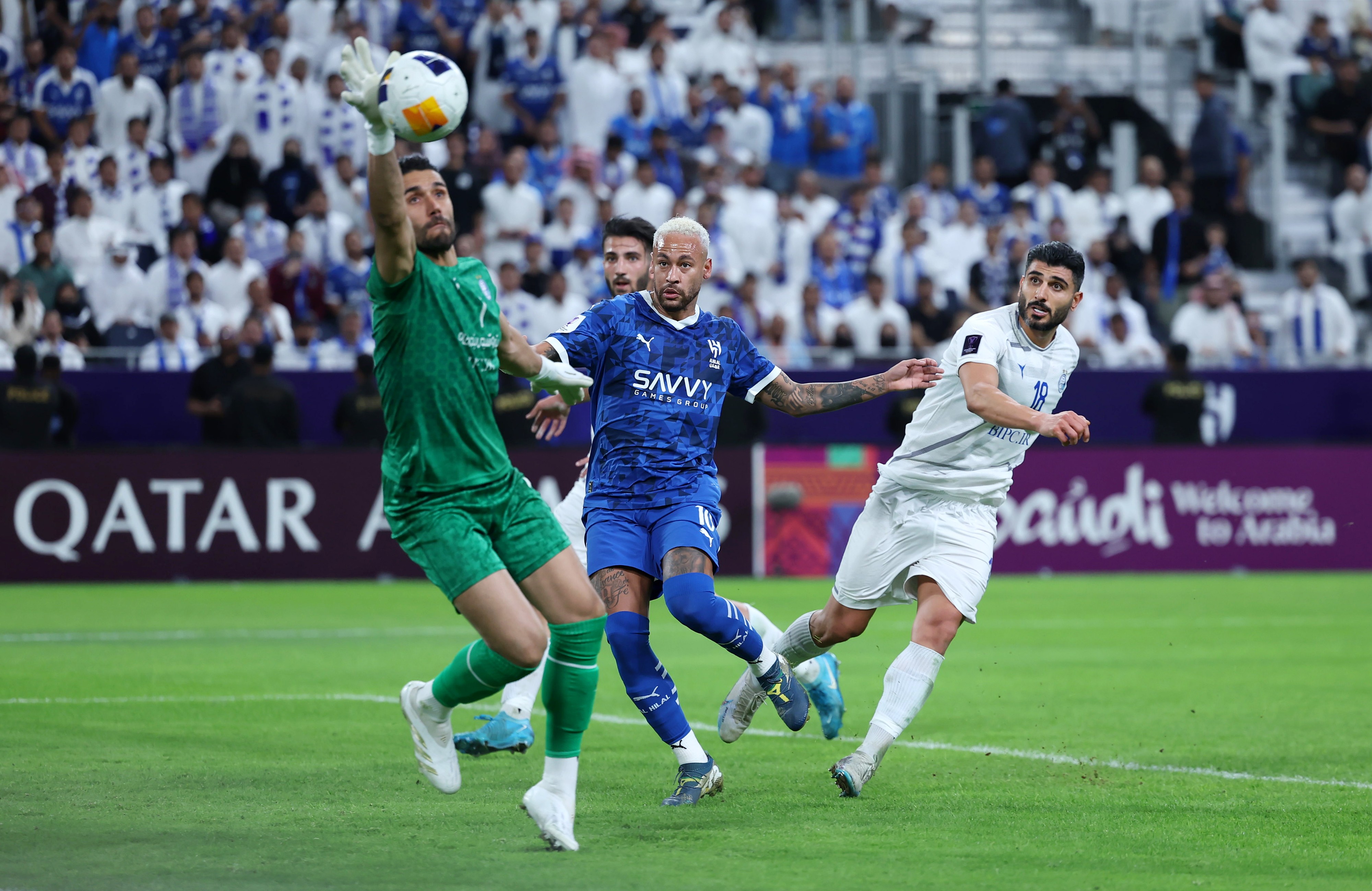 Hossein Hosseini of Esteghlal makes a save against Neymar of Al-Hilal