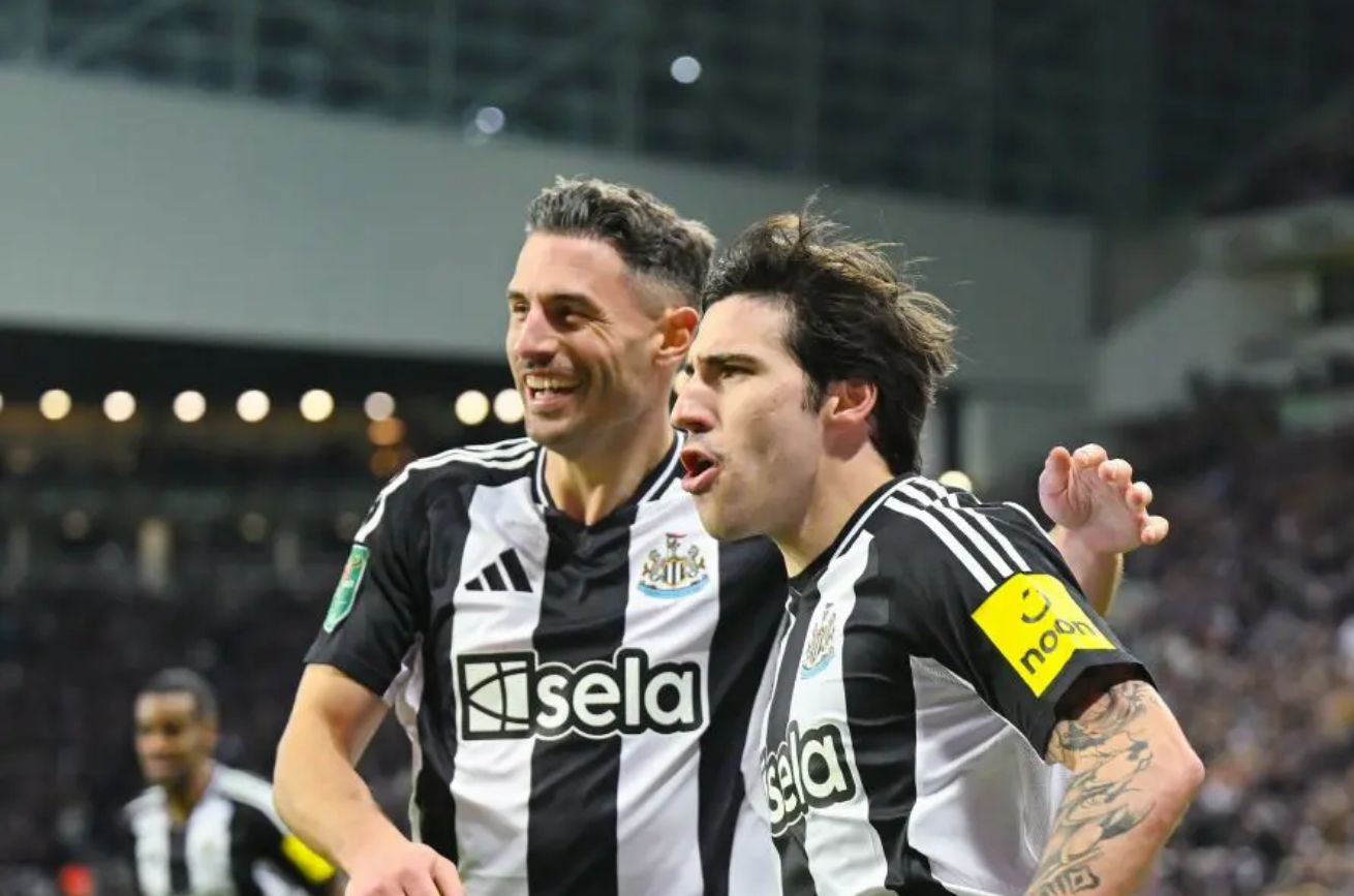 Sandro Tonali of Newcastle United celebrates scoring