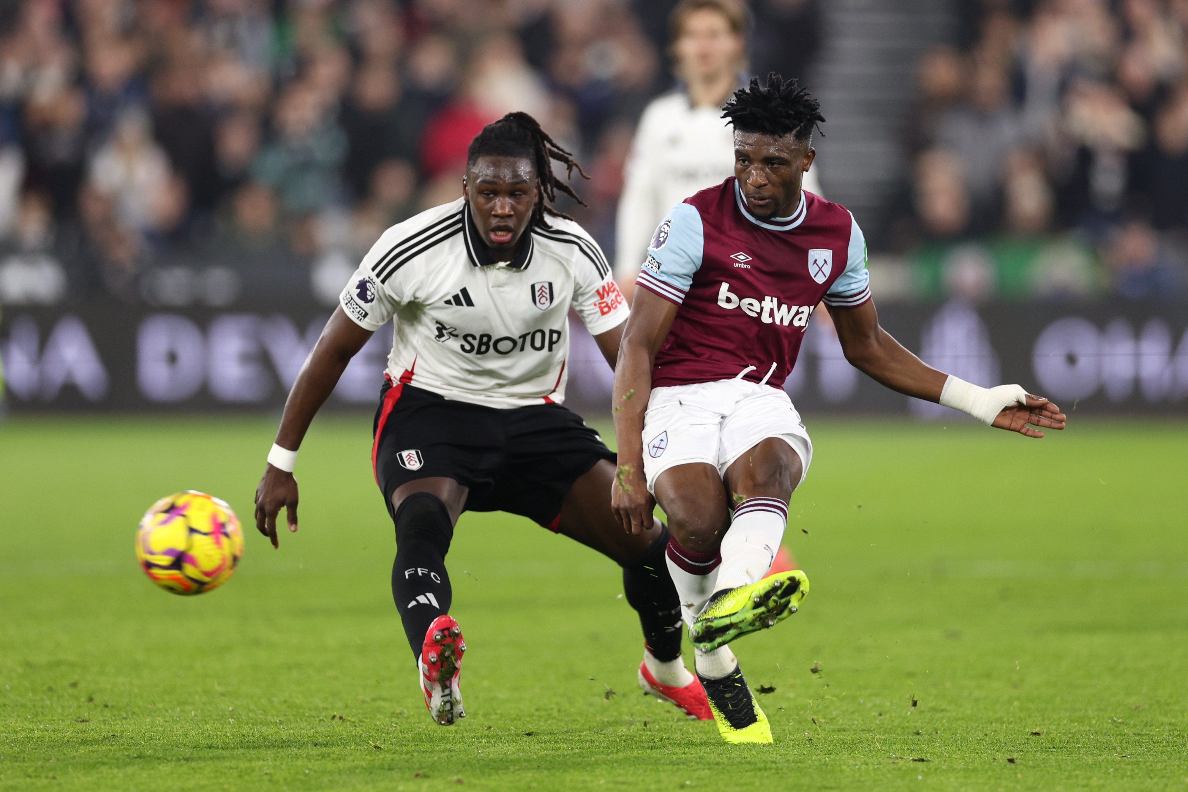 Mo Kudus from West Ham United passes the ball