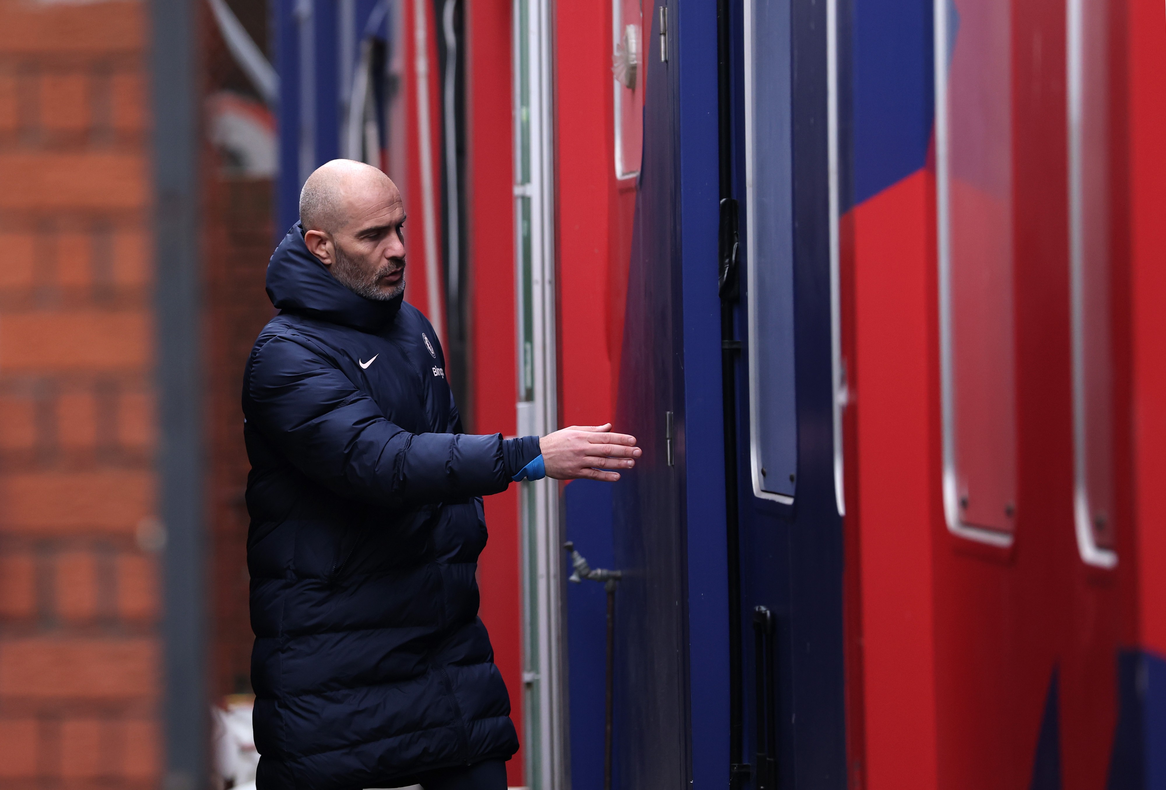 Chelsea coach Enzo Maresca enters the dressing room