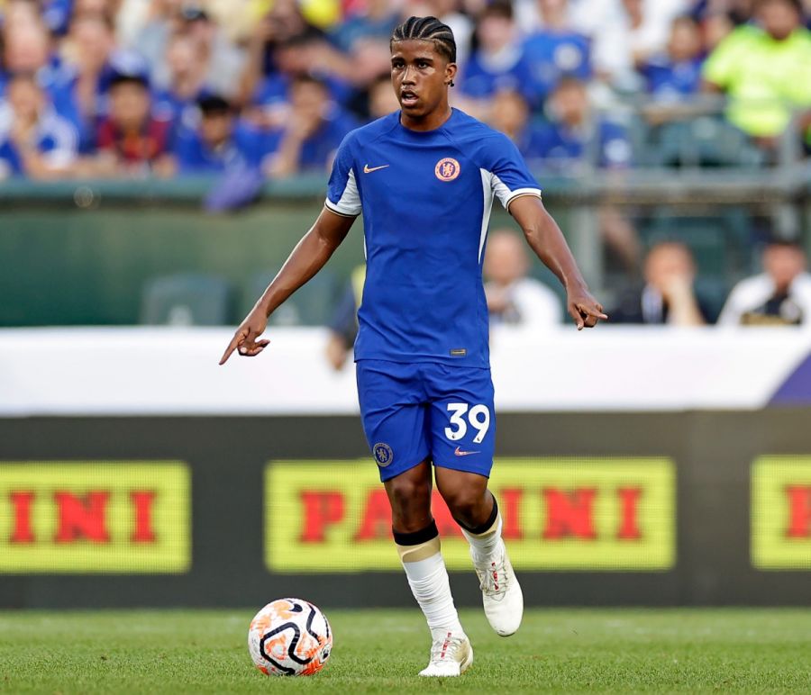 Andrey-Santos-in-action-for-Chelsea-900x