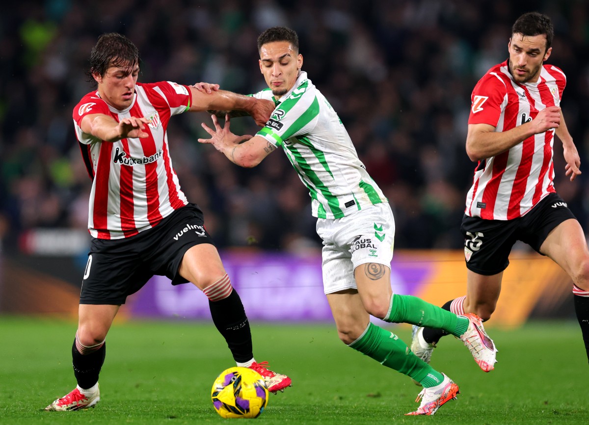 Antony in action for loan club Real Betis