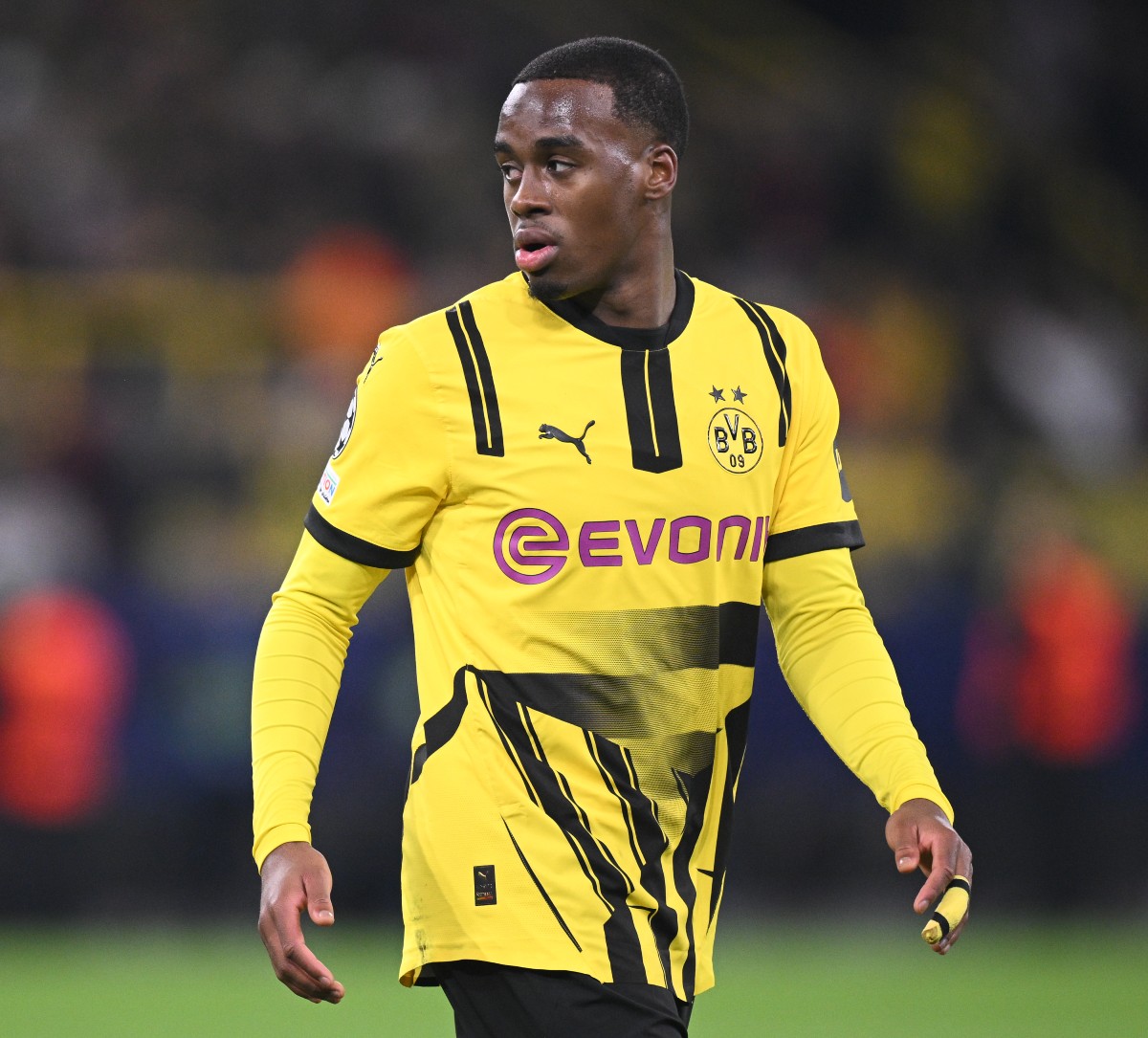 Borussia Dortmund winger Jamie Gittens in action against Shakhtar Donetsk