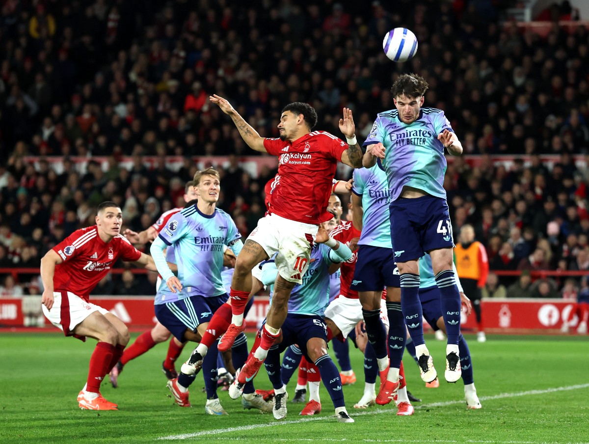 Declan Rice heads the ball away during Arsenal's draw at Nottingham Forest