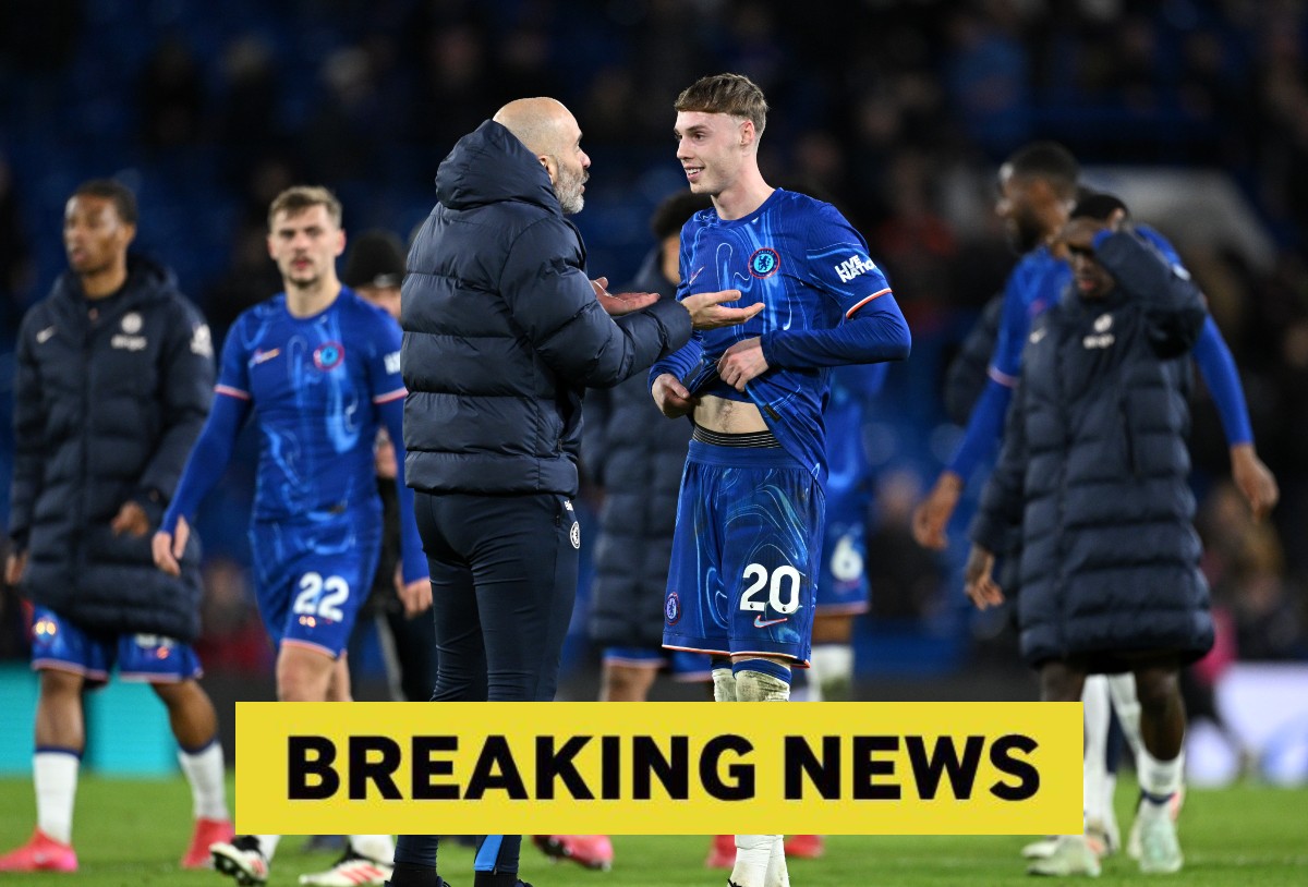 Enzo Maresca talks to Cole Palmer after Chelsea's win over Southampton