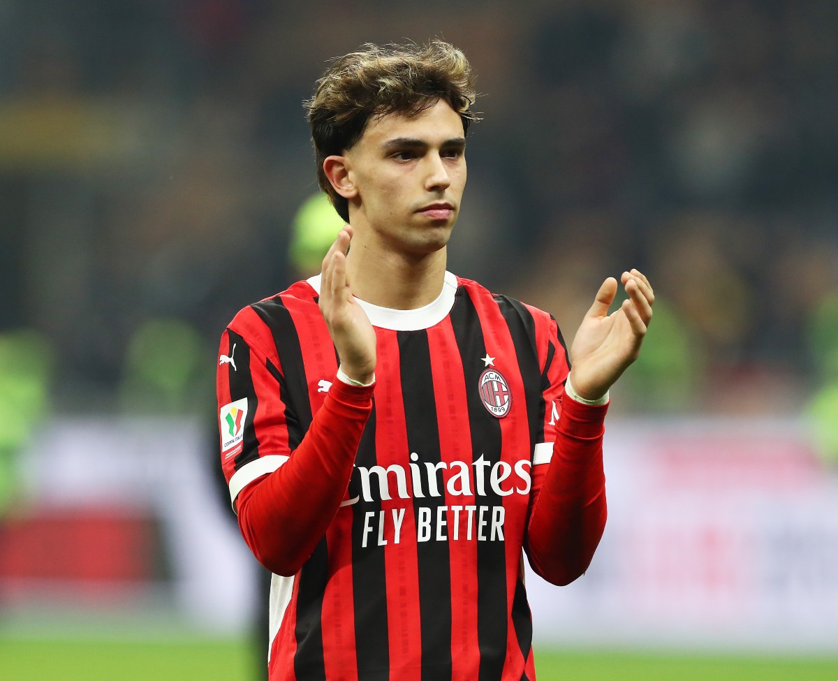 Joao Felix applauds the AC Milan fans