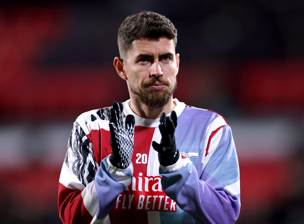 Jorginho applauds the Arsenal fans