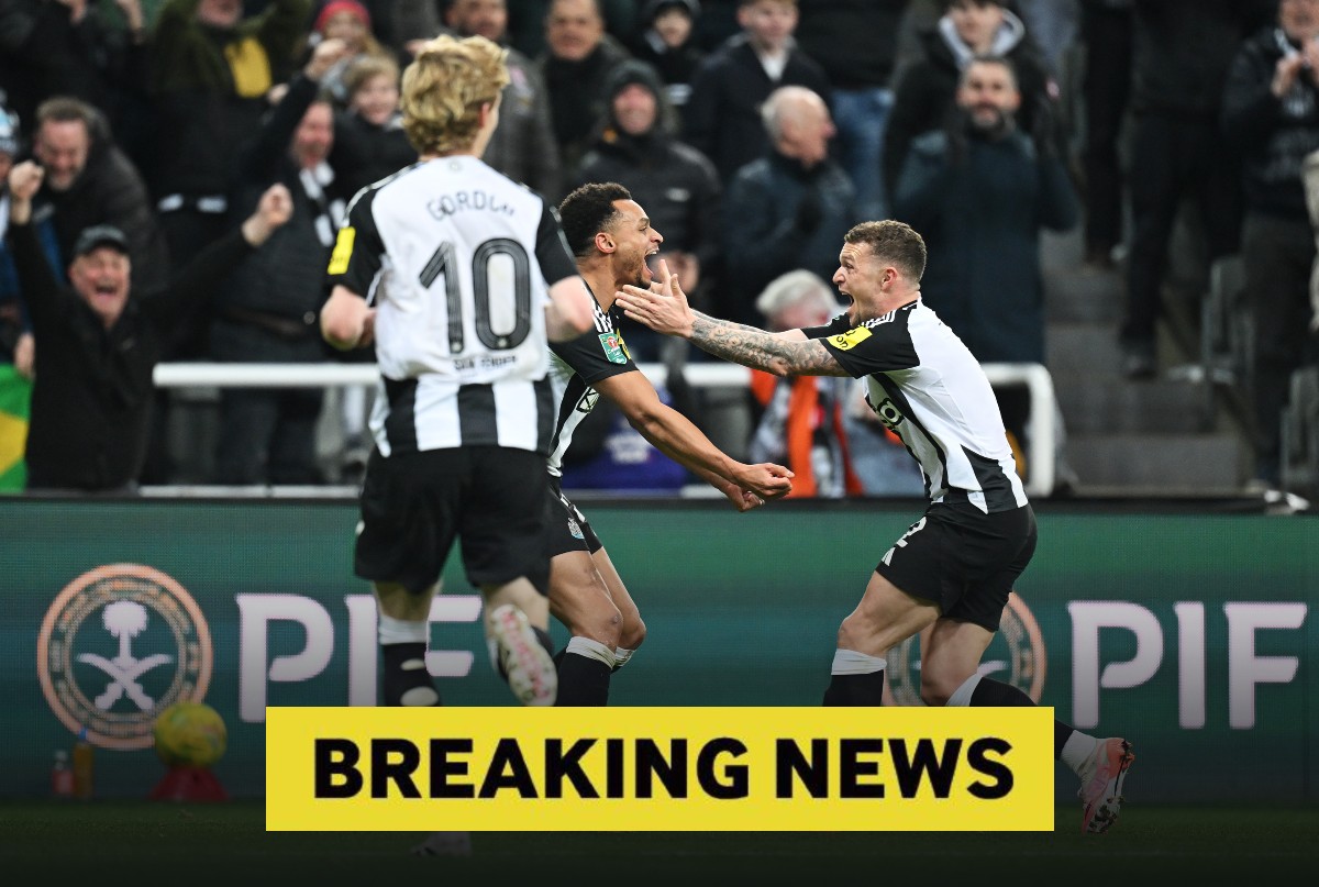 Kieran Trippier and Jacob Murphy celebrate for Newcastle against Arsenal