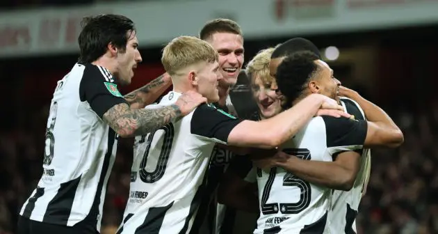 Newcastle players celebrate Alexander Isak goal