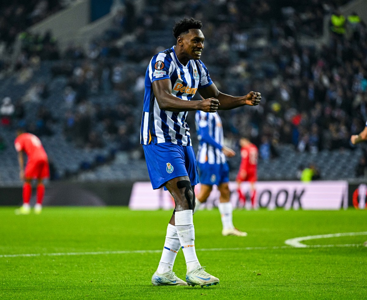 Samu Aghehowa celebrates scoring for Porto