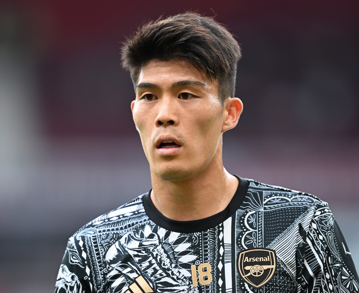 Takehiro Tomiyasu warming up for Arsenal