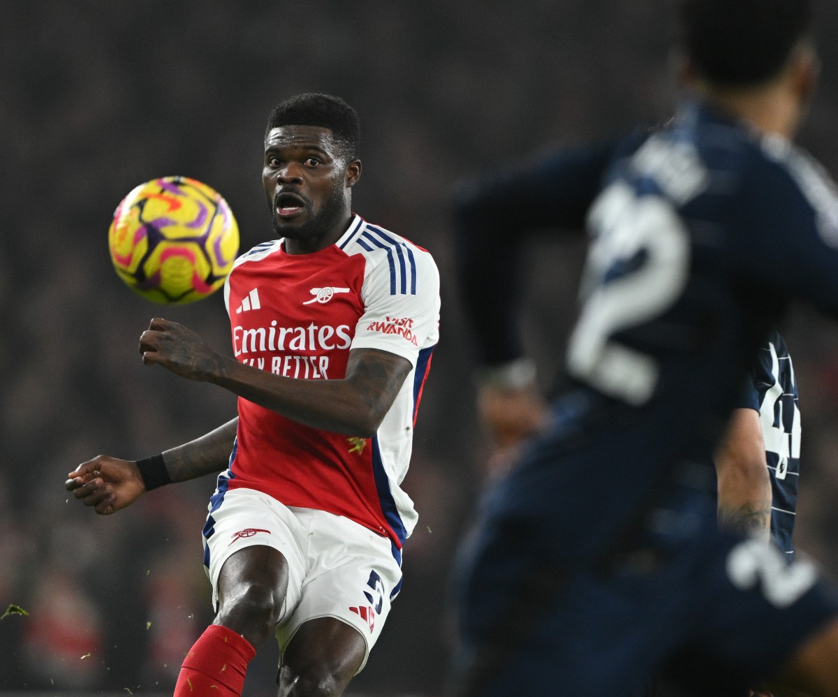 Thomas Partey in action for Arsenal against Aston Villa