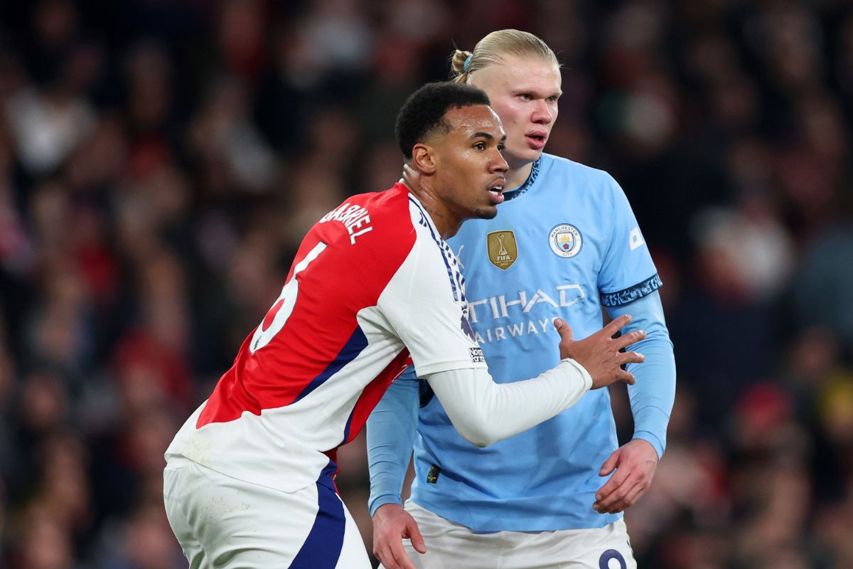 Gabriel and Erling Haaland tussle