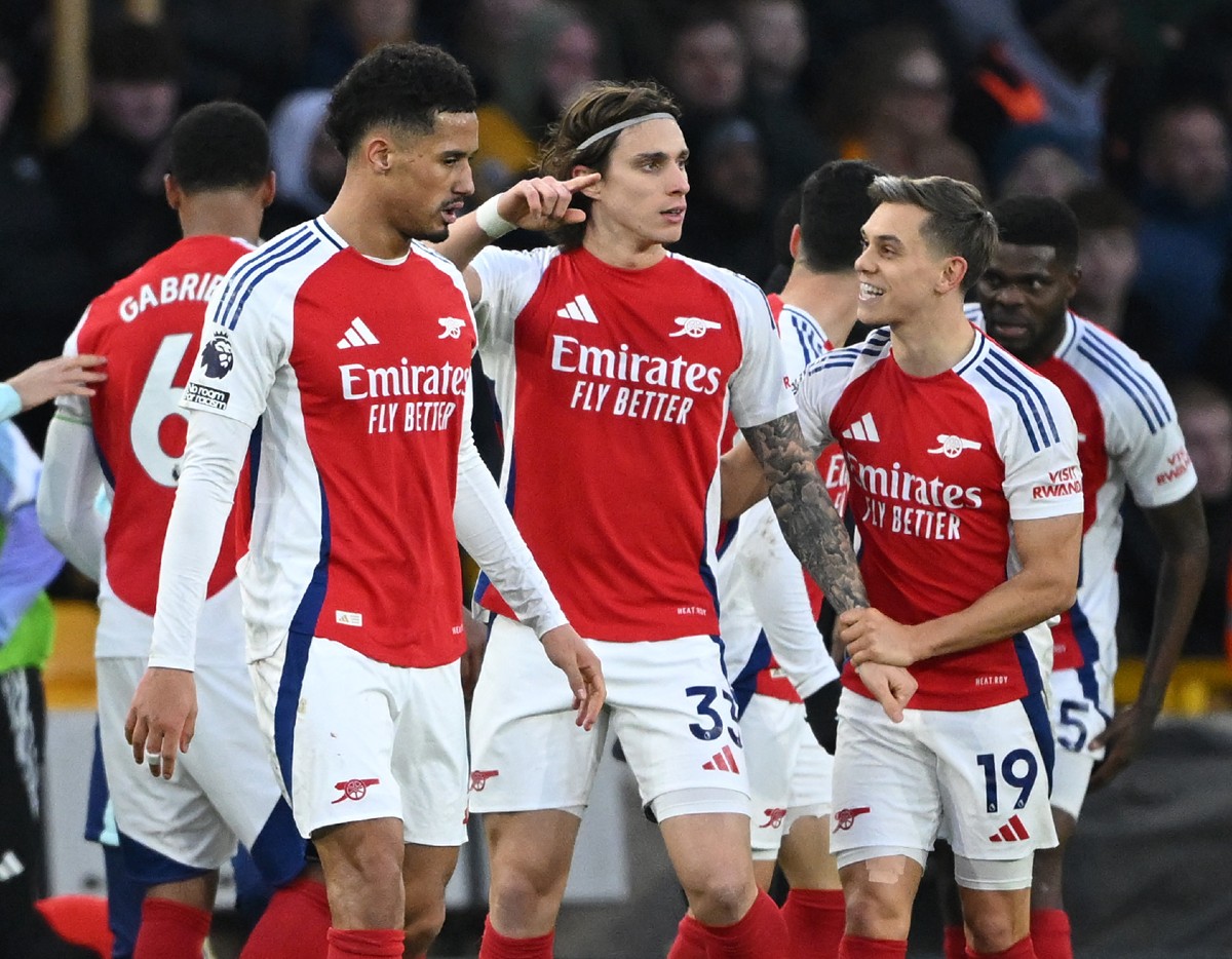 William Saliba, Riccardo Calafiori, and Leandro Trossard celebrate for Arsenal