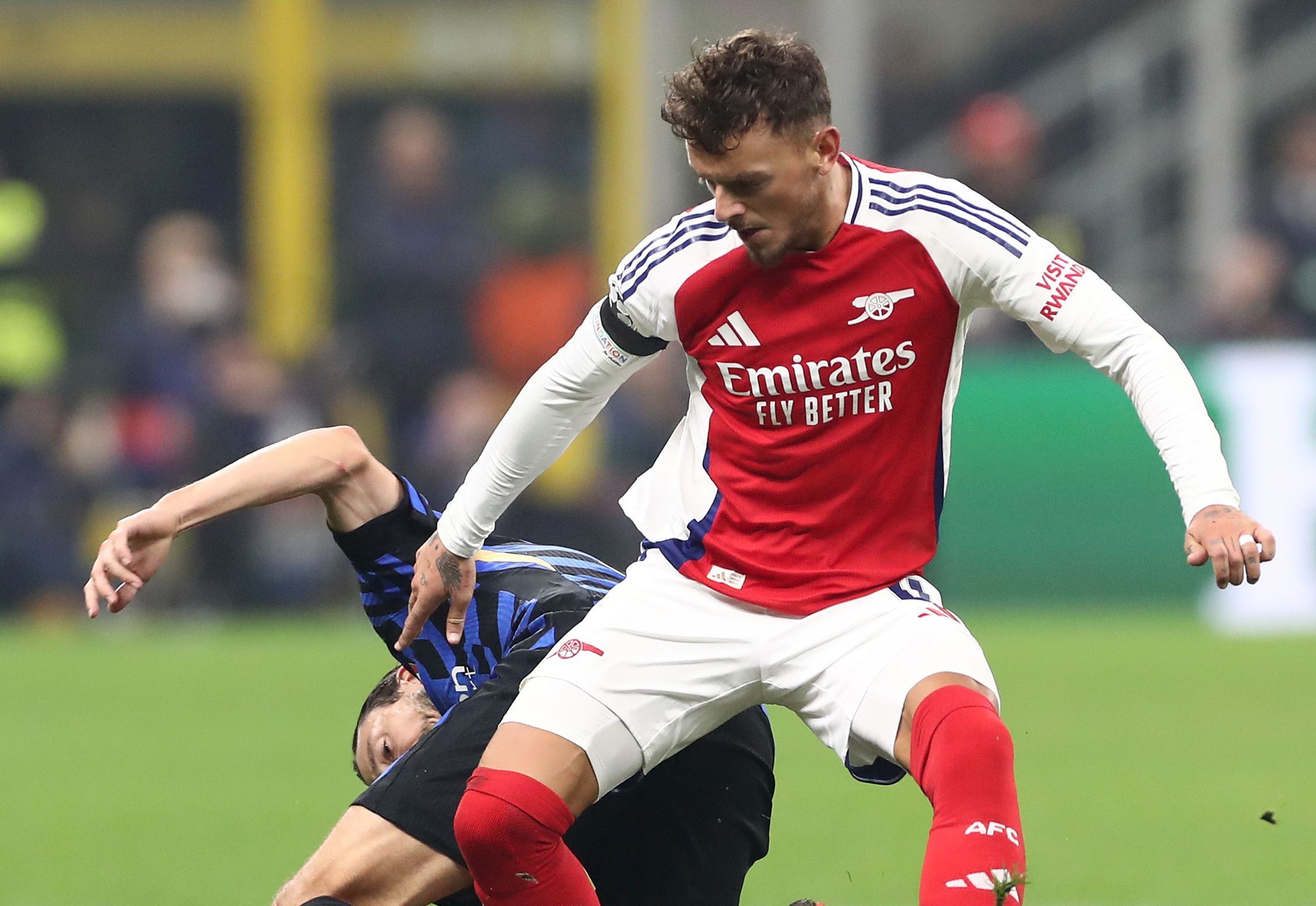 Ben White from the Arsenal clashes with Matteo Darmian of Internazionale during the UEFA Championship League match