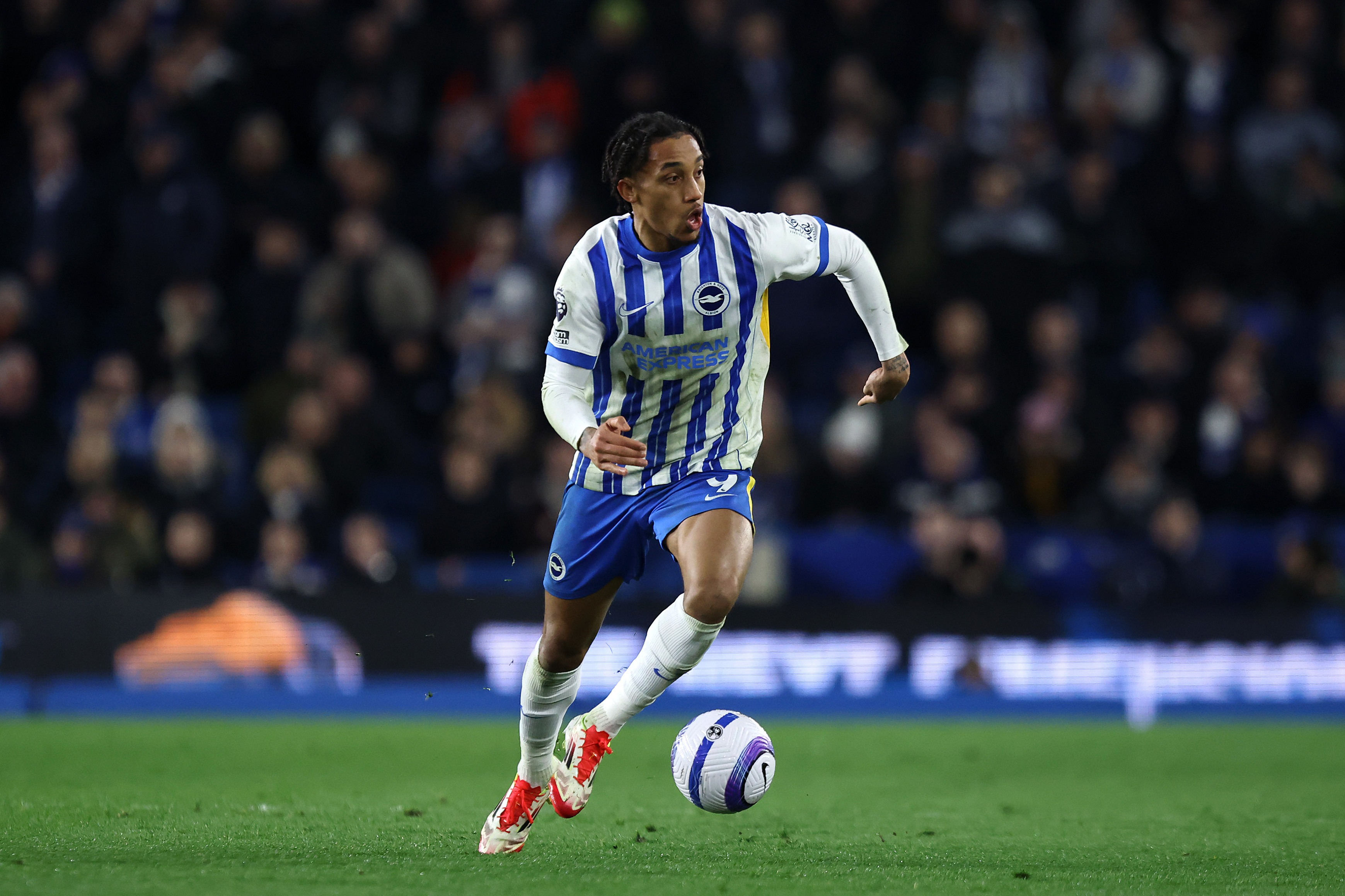 Joao Pedro of Brighton and Hove Albion attacks