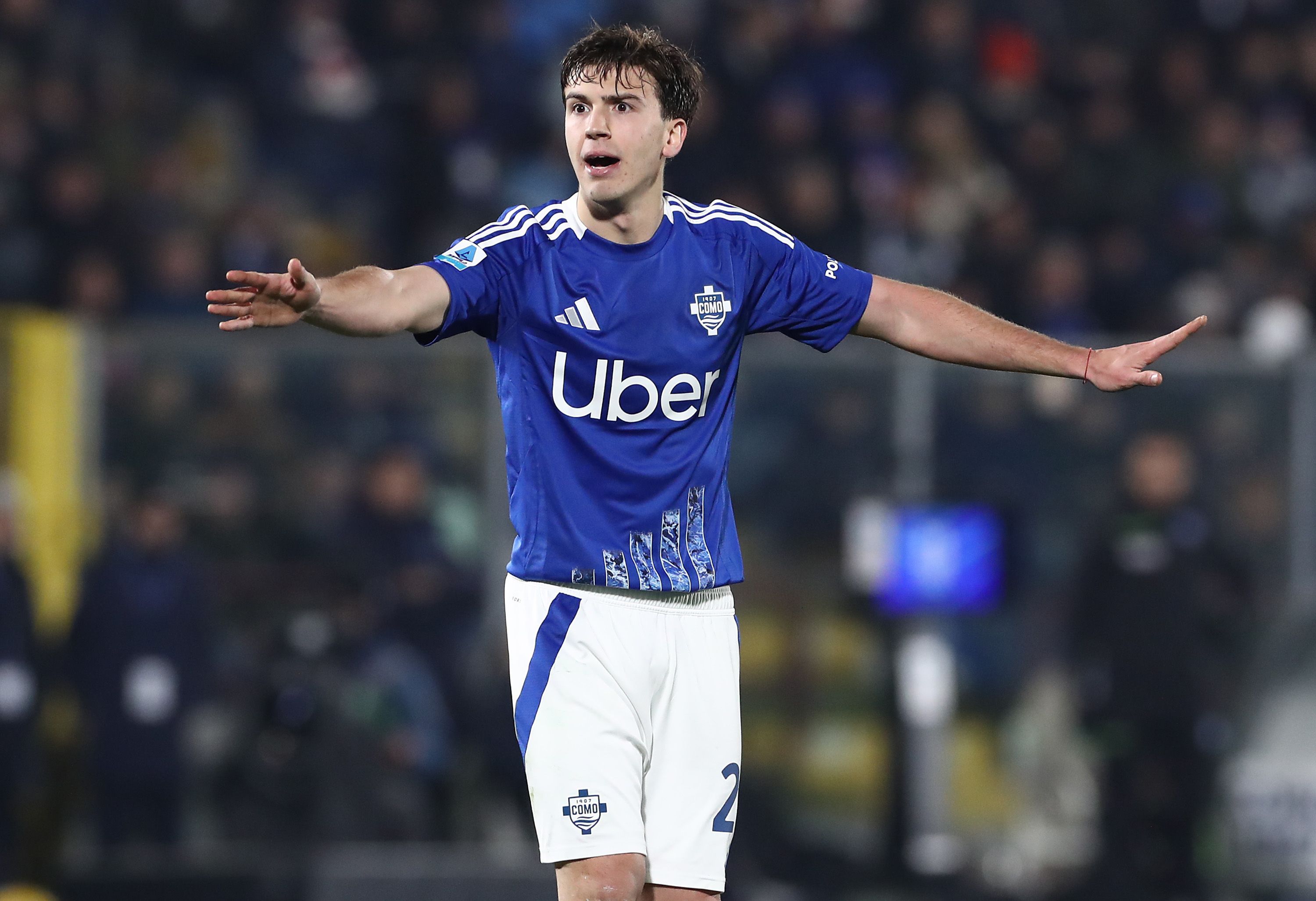 Maximo Perrone of Como 1907 gestures during the Serie A match against Juventus