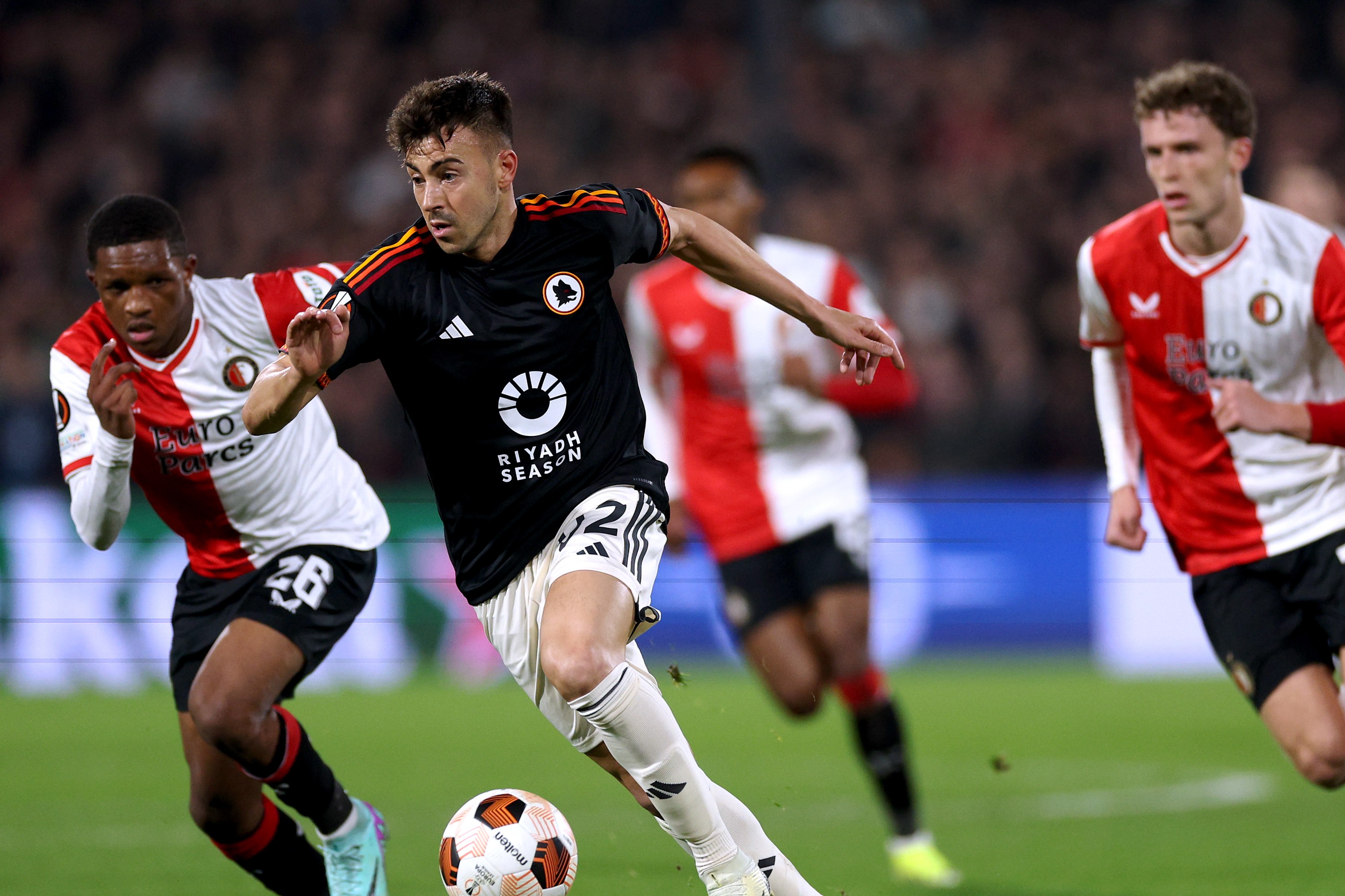 Stephan El Shaarawy of Roma battles for the ball with Givairo Read of Feyenoord.