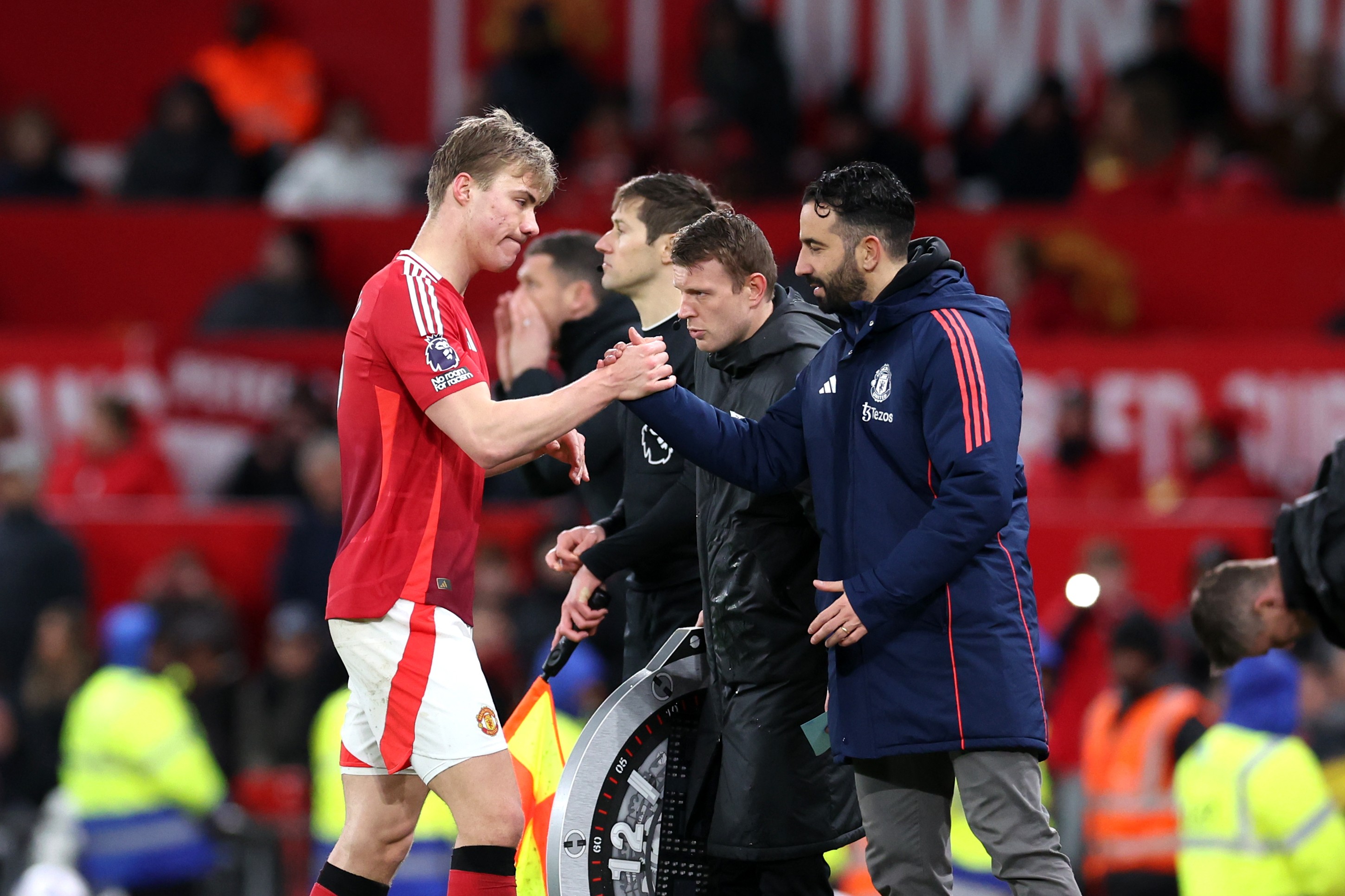 Rasmus Hojlund of Manchester United interacts with Ruben Amorim as he leaves the pitch