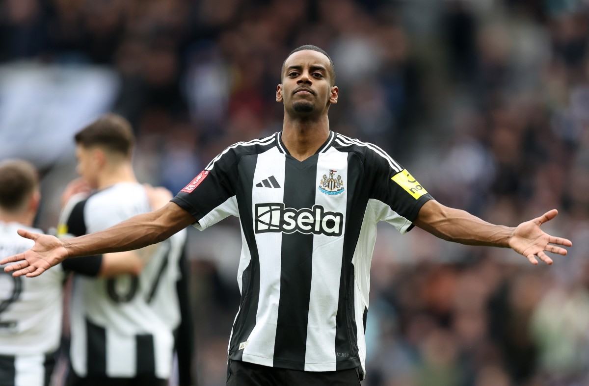 Alexander Isak celebrates scoring for Newcastle vs Brighton