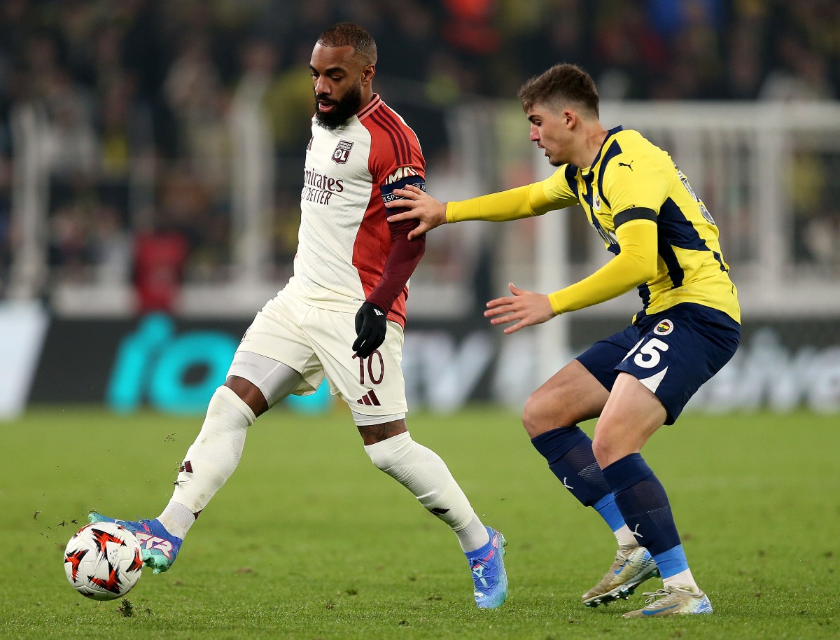 Alexandre Lacazette and Yusuf Akcicek compete for the ball