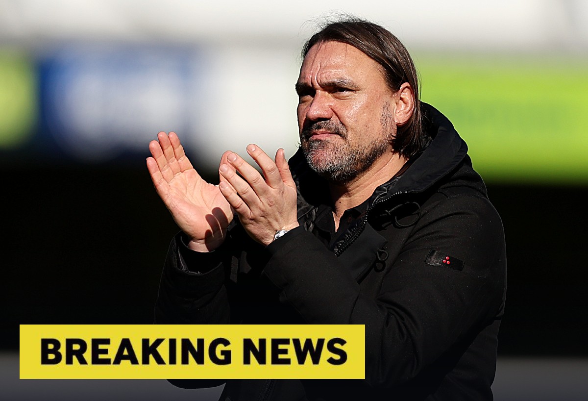 Daniel Farke applauds the Leeds fans