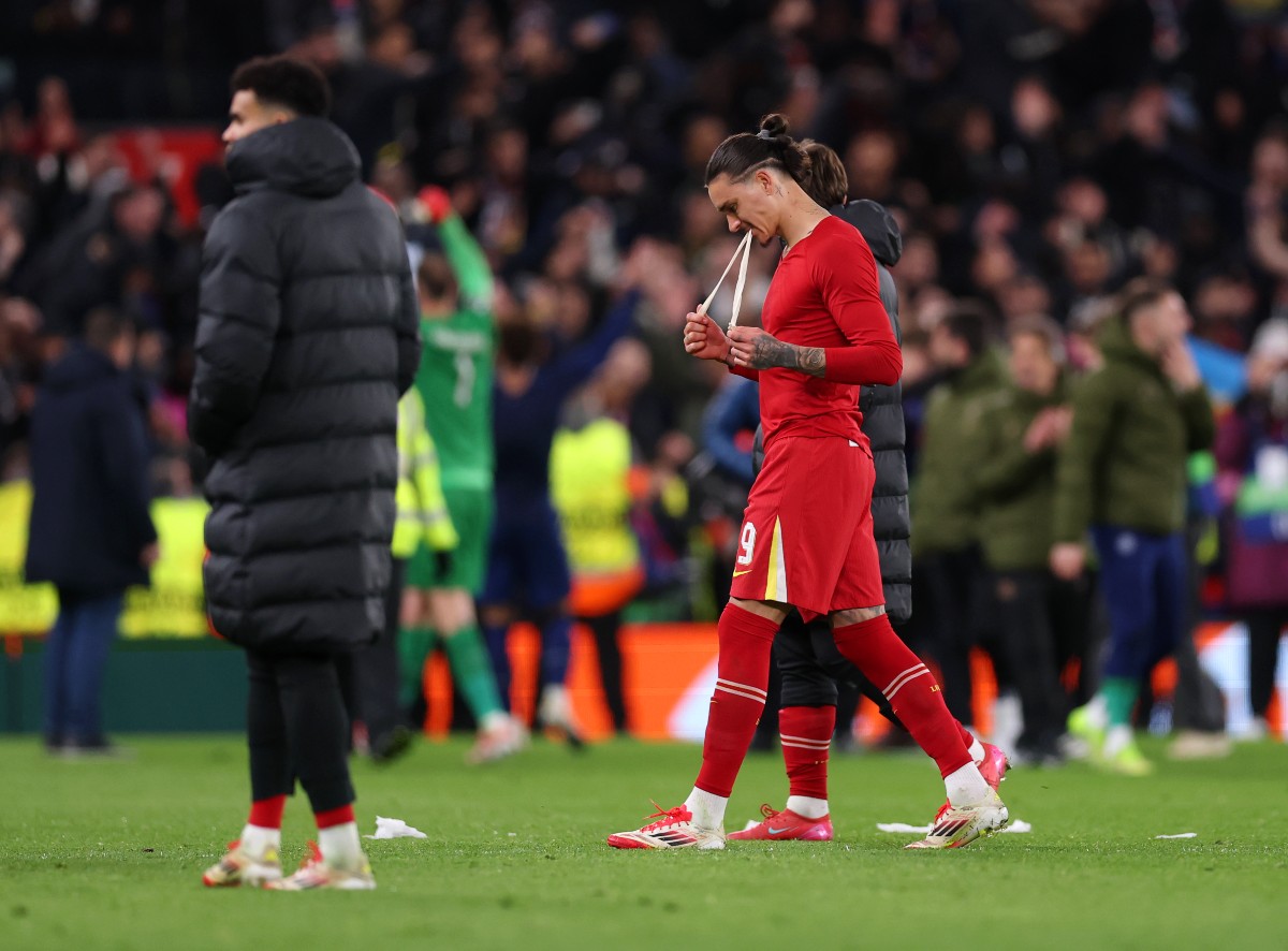 Darwin Nunez walks off after Liverpool's defeat to PSG